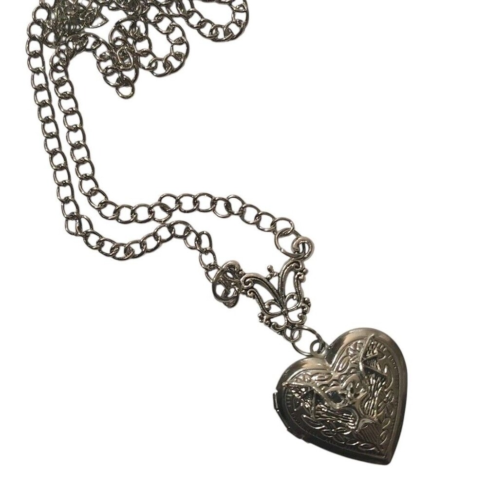 Silver‑Tone Gothic Bat Heart Locket Dark Aesthetic Vampire Lightweight New